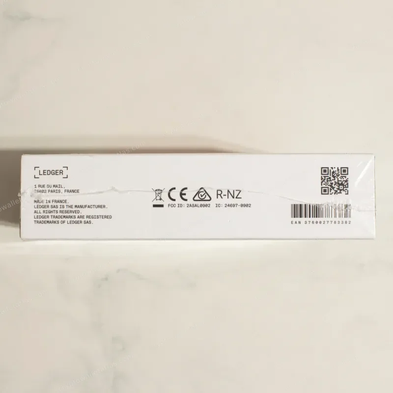 Ledger Nano S Plus Brave Edition - box side panel with co-branded logo